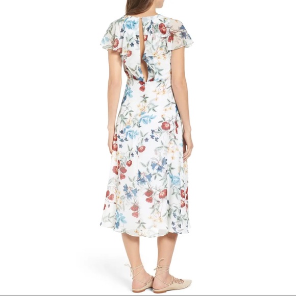 ✨ Beautiful Willow & Clay Floral Dress - Picture 2 of 13